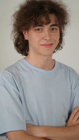 ZOIS TOM.